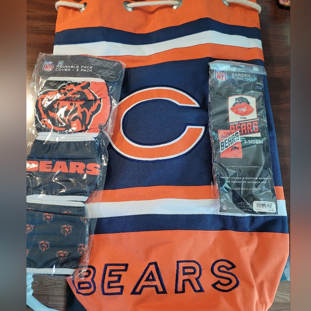 NFL Chicago Bears Fan Pack: Barrel Bag, Face Masks & Garden Flag